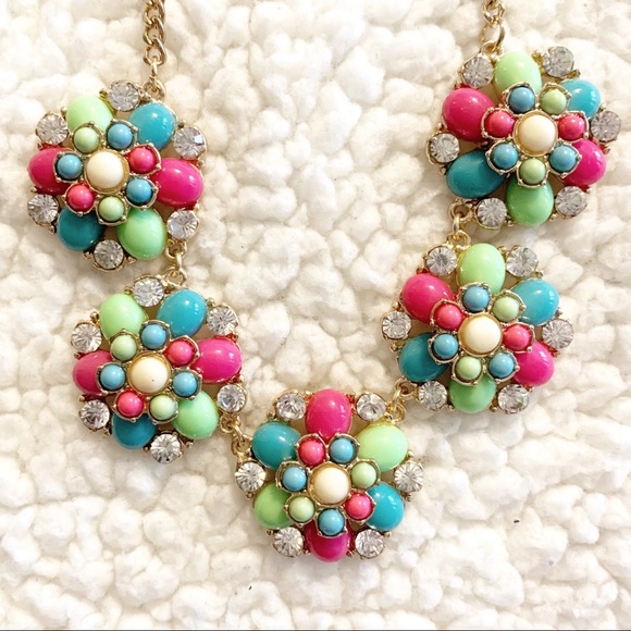 Flower Pendant Necklace - Picture 3 of 6